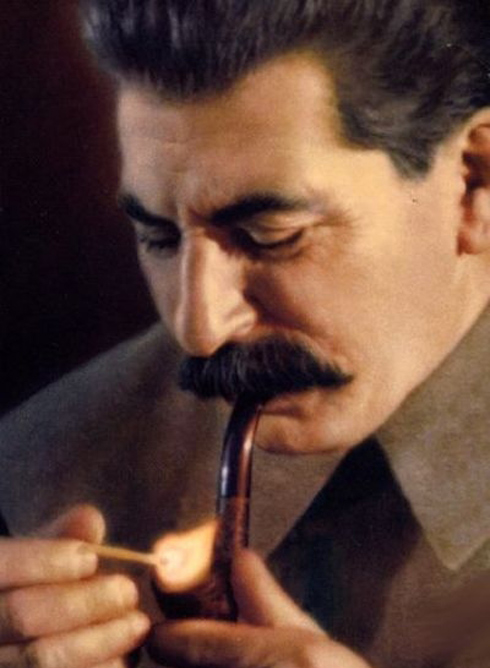 Сталин курит
