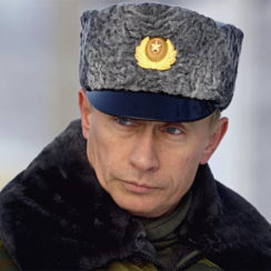 Путин поднял упавшую фуражку: видео, комментарии